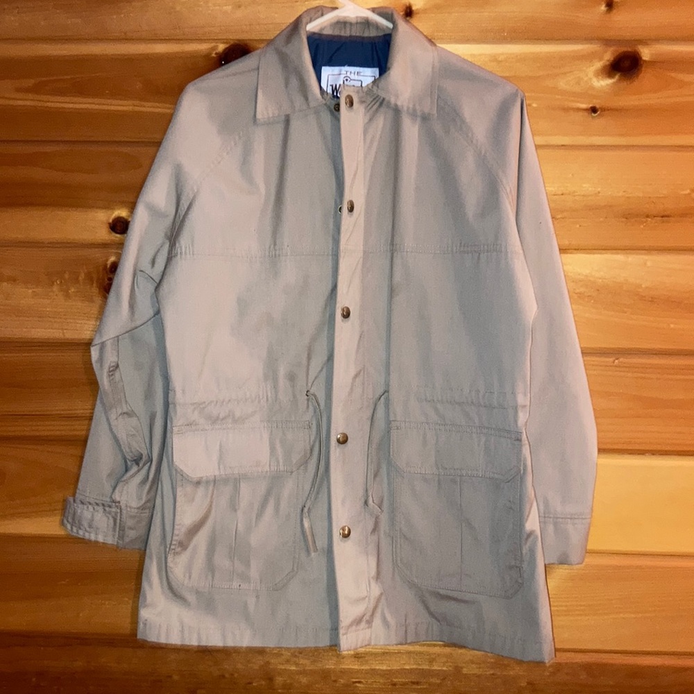 Vintage women’s Woolrich raincoat/barn jacket size Medium - tan/khaki color